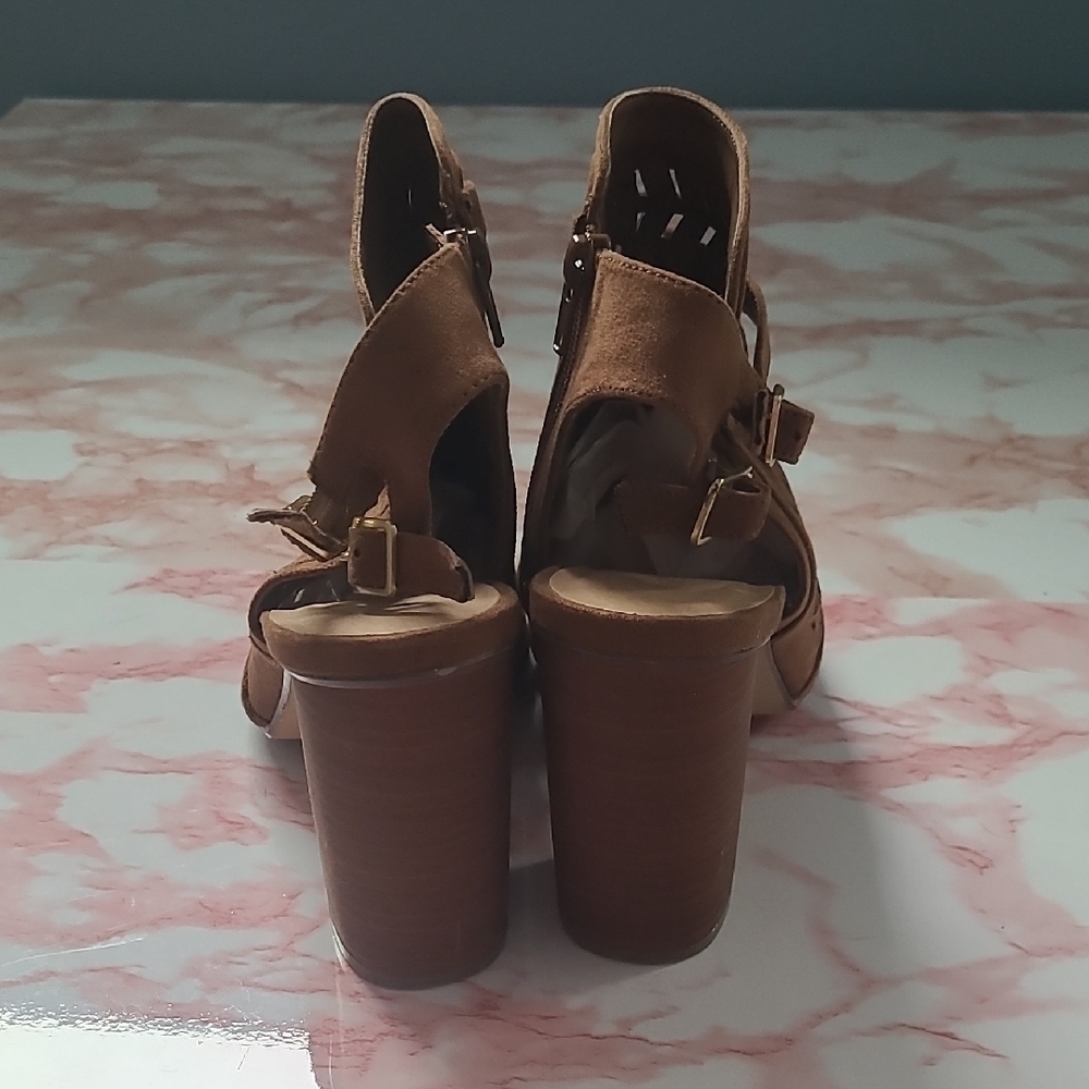 GUC Madden Girl Addy Peep-Toe Chestnut Block Heel Sandals Sz 7.5 - Picture 4 of 7
